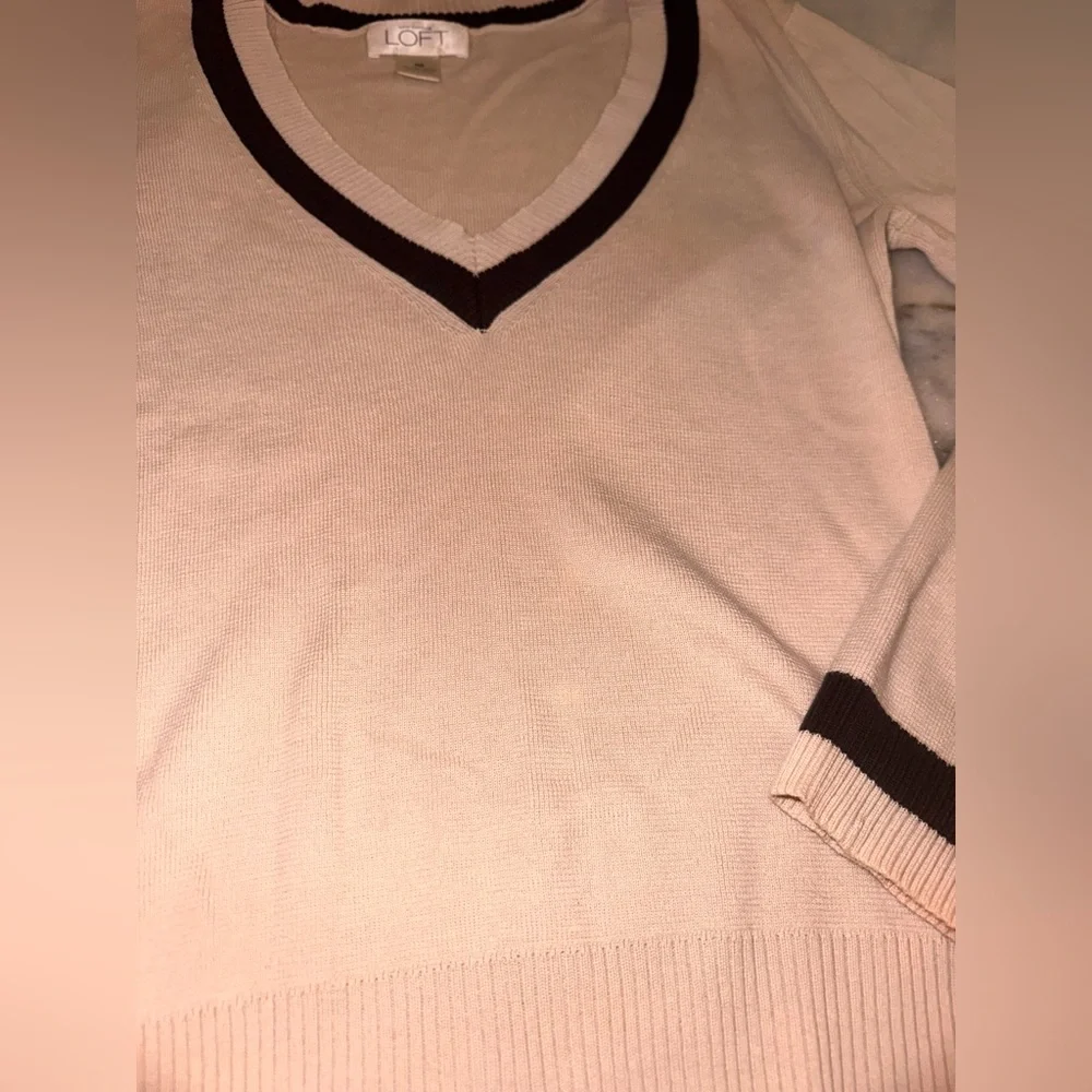 LOFT vneck beige